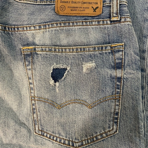 American Eagle distressed slim fit denim jeans with zipper fly. Size 32x30 - Picture 5 of 8